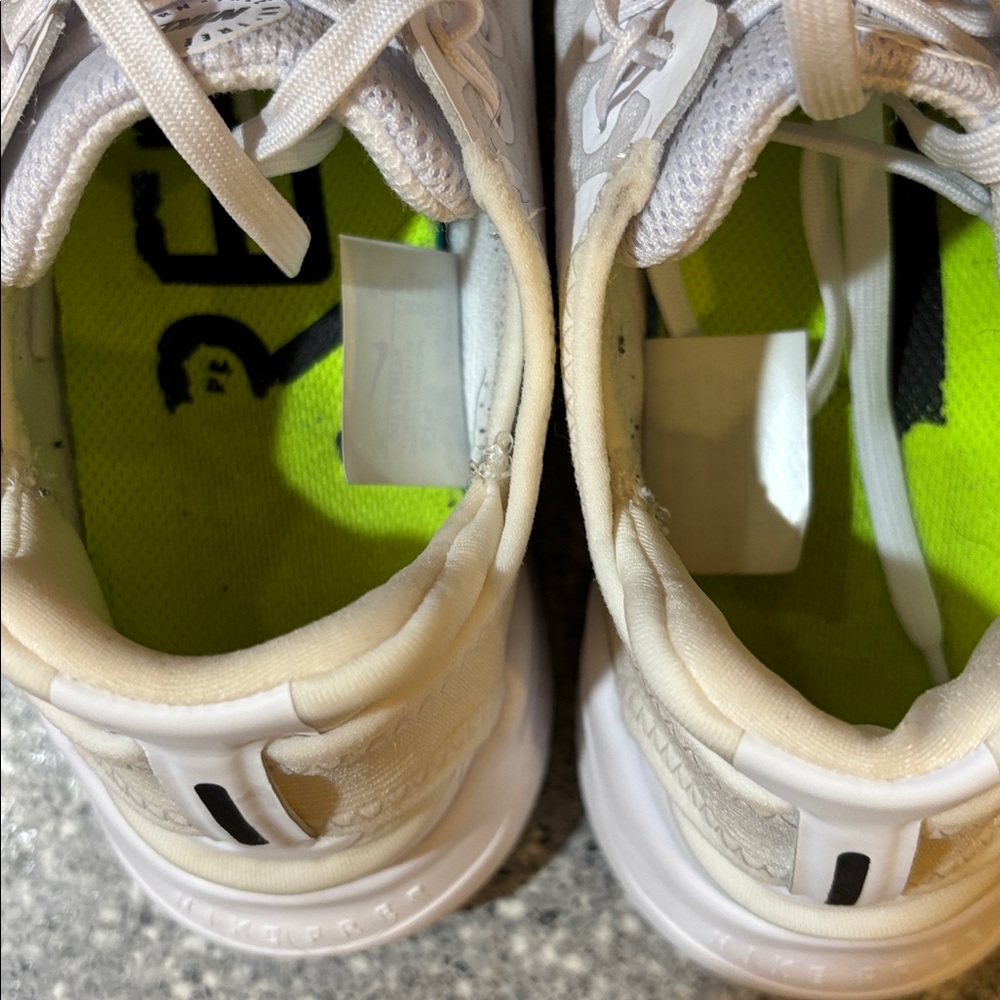 Nike 942837-100 RN Women’s Nike White and Black size 8 - Picture 4 of 6